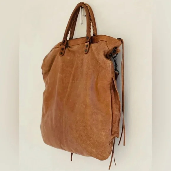 Balenciaga Classic Arena Y2K Leather Tote - Picture 3 of 15